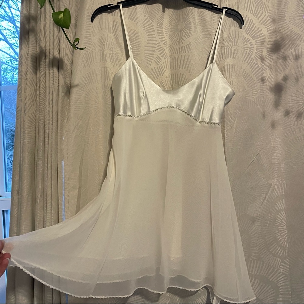 ✨SOLD✨ Victoria Secret Bridal lingerie satin chiffon tank top crochet detail Sm